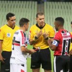 Alisson Furtado e seus árbitros assistentes Ciprinano Sousa (E) e Fernando Gomes (D) estarão no jogo entre Boa Esporte (MG) x Atlético Acreano -