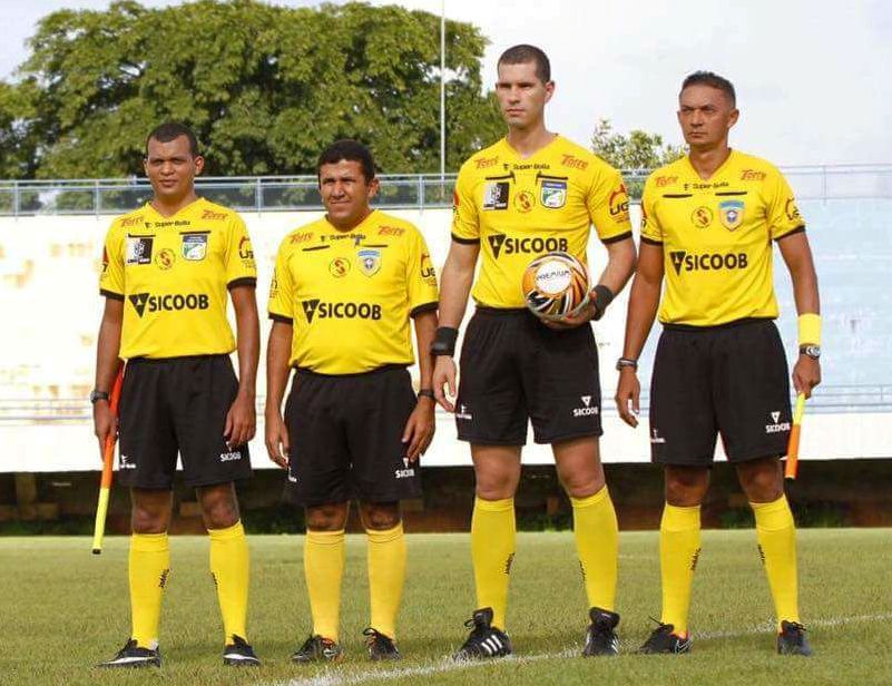 Natal Júnior (E) e Alisson Furtado ( com a bola) vão trabalhar no jogo de ida entre Interporto x Palmas pelo Tocantinense - Arquivo Pessoal