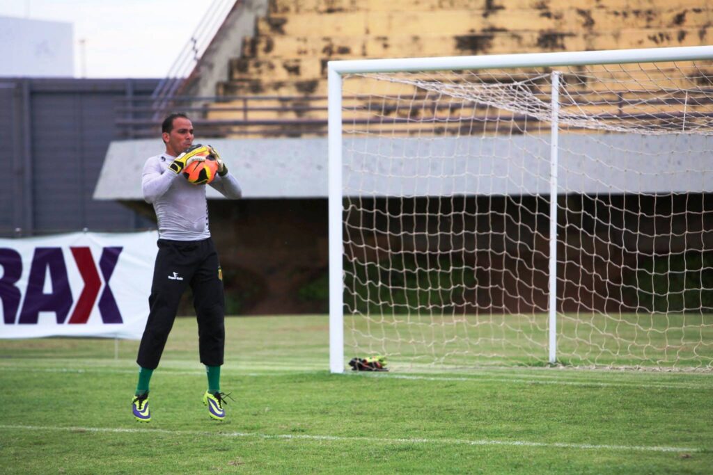 goleiro Rodrigo Ramos 