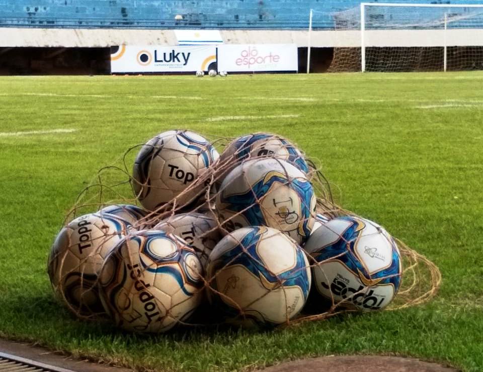 bolas no saco no estádio Nilton Santos, em palmas 