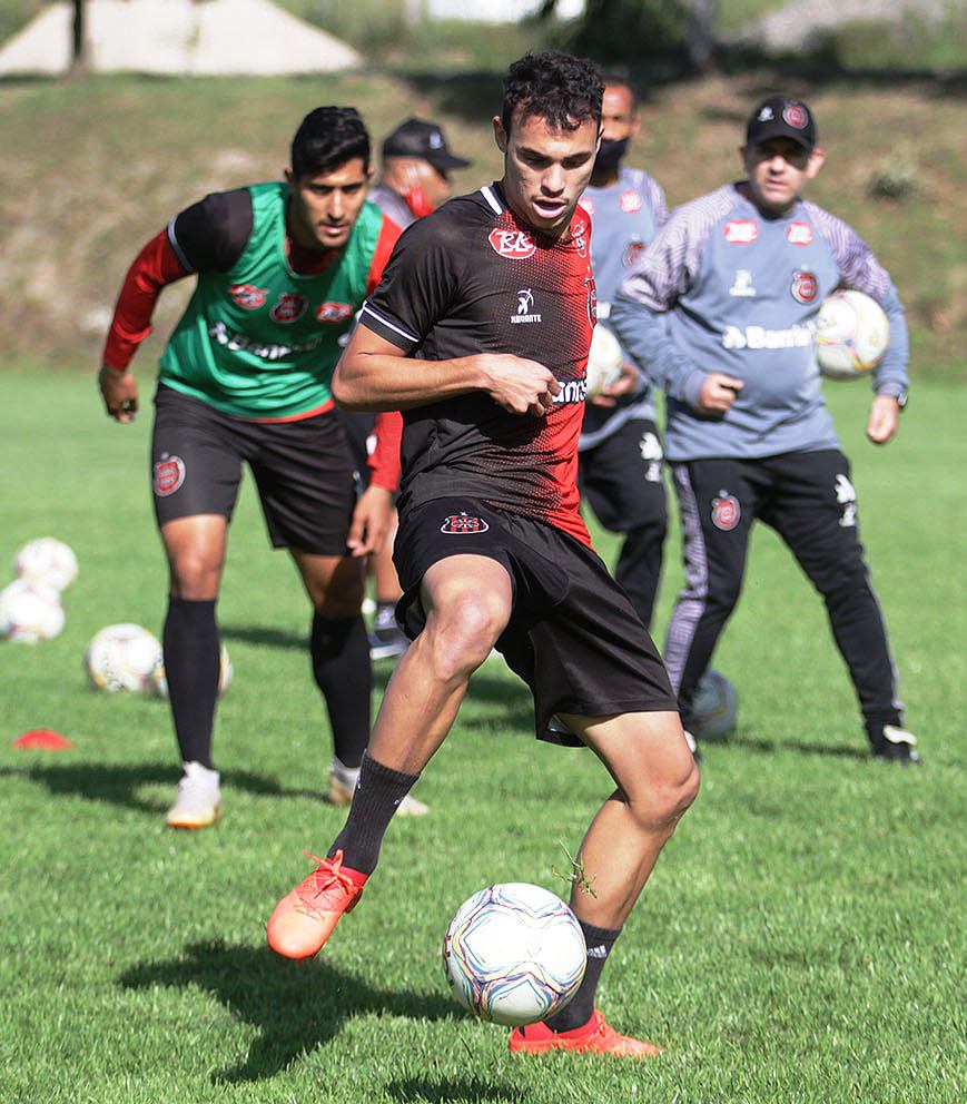 Danilo Gomes durante último treino pelo Brasil de Pelotas