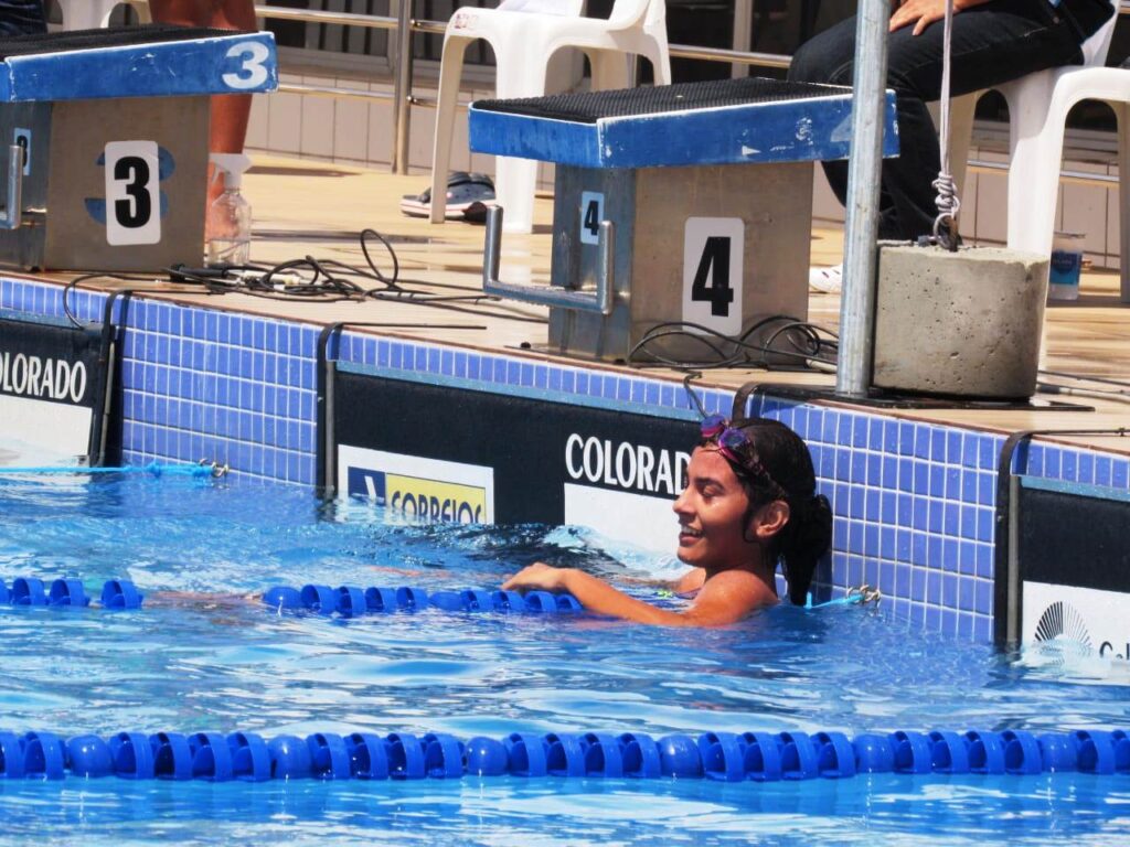 Atleta Ana Beatriz Nunes (a Bia Nunes) na piscina