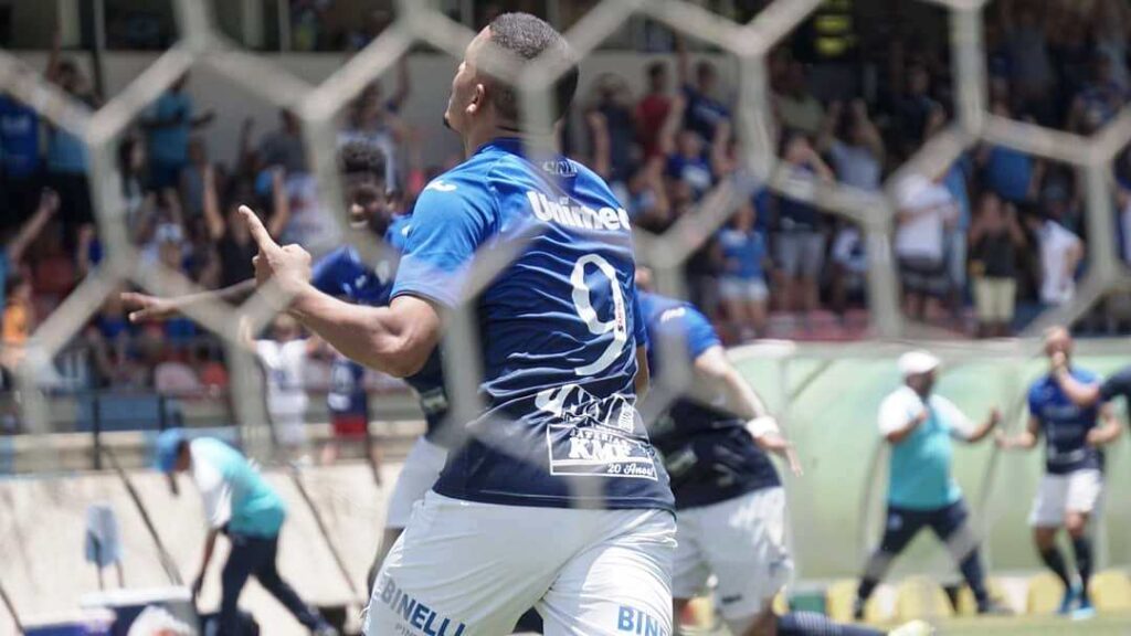 Jheimy comemora gol pelo seu último clube, o São Bento de Sorocaba 