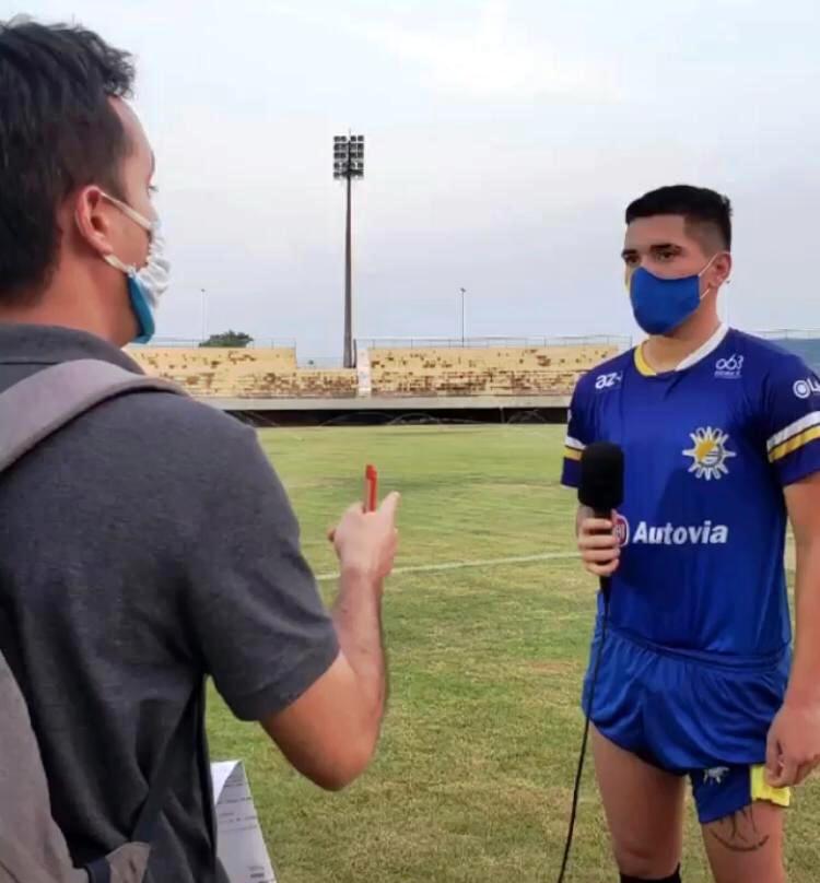 Lateral-esquerdo Felipe durante entrevista no estádio Nilton Santos