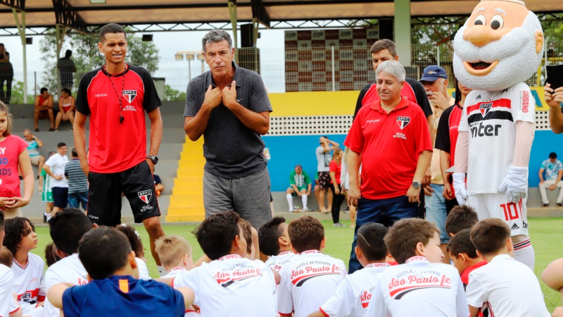 Padrinho da Escola, o ex-jogador da Seleção Brasileira, SPFC, e Nápoli, Careca fala