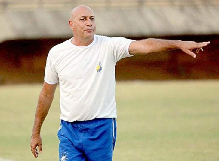  Carlos Magno quando era técnico do Palmas 