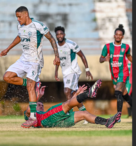 Jogador do União ficou deitado no chão: Guaraí 10 x 0 União de Palmas - Fotos: Elenilson Garcia/Divulgação